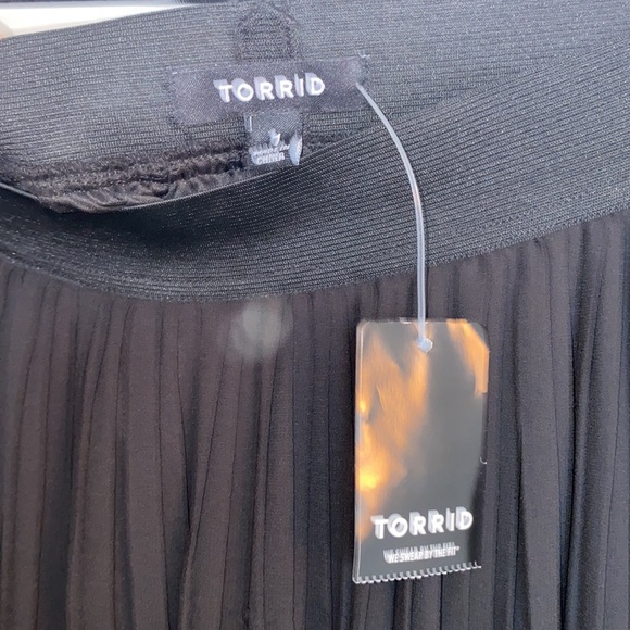 Torrid Black Midi Chiffon Pleated Skirt - Picture 7 of 8